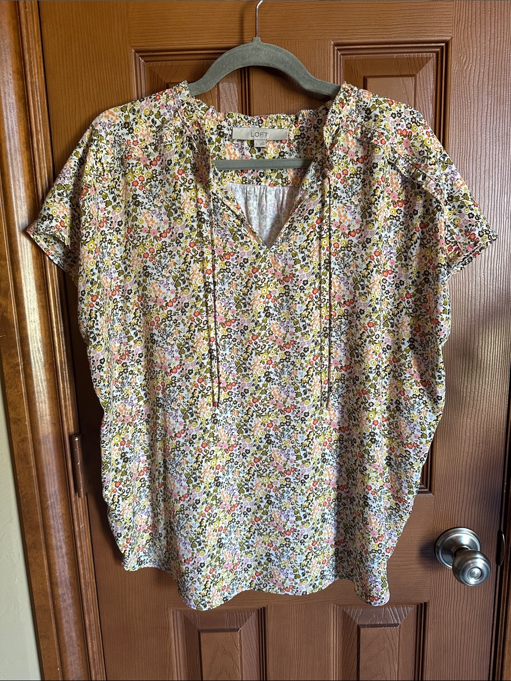 LOFT Mixed Media Multi-Color Floral Tie-Neck Cap Sleeve Blouse, sz Large